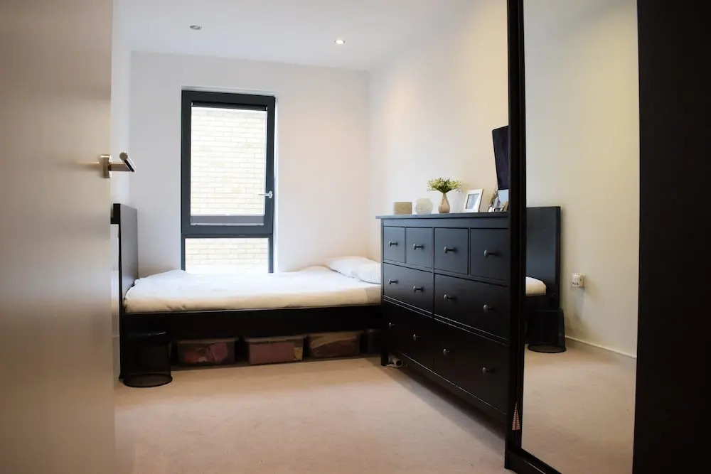 2 Bedroom Apartment With Parking in Camberwell