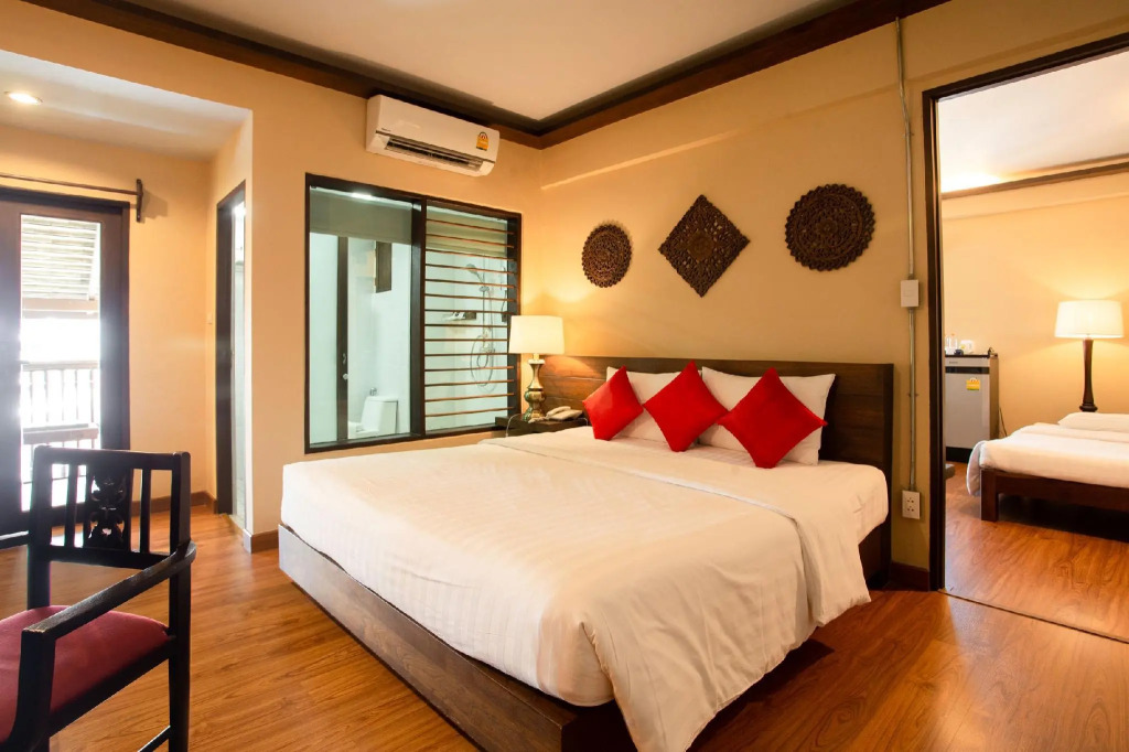 Night Bazaar Inn