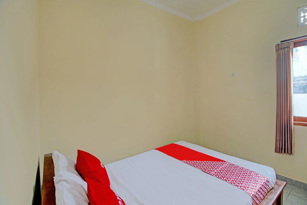 OYO 92952 Nirmala Guest House