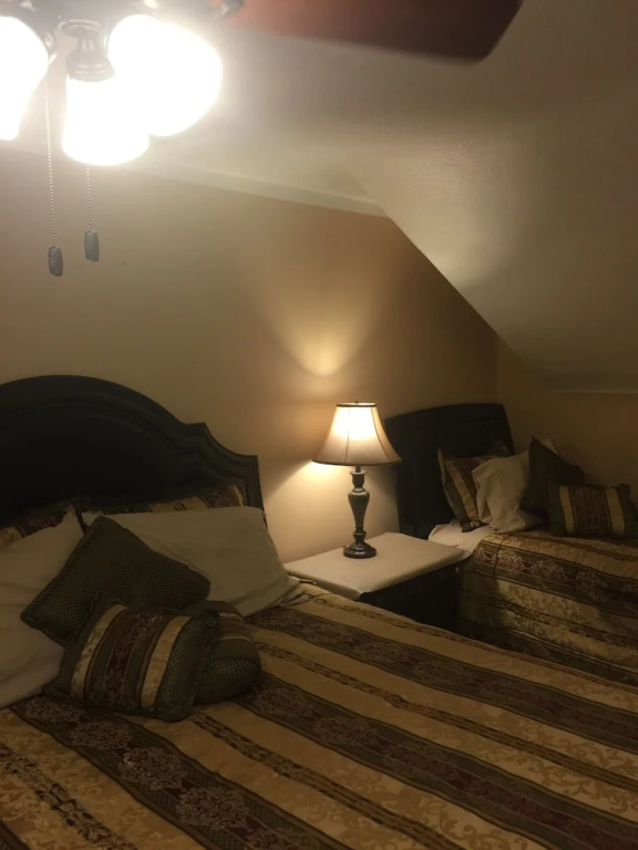 JARVIS West Blvd 6BD Villa by Edgewater Park Downtown