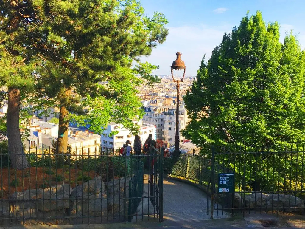 MONTMARTRE ROMANTIC, Bed & Breakfast - Paris