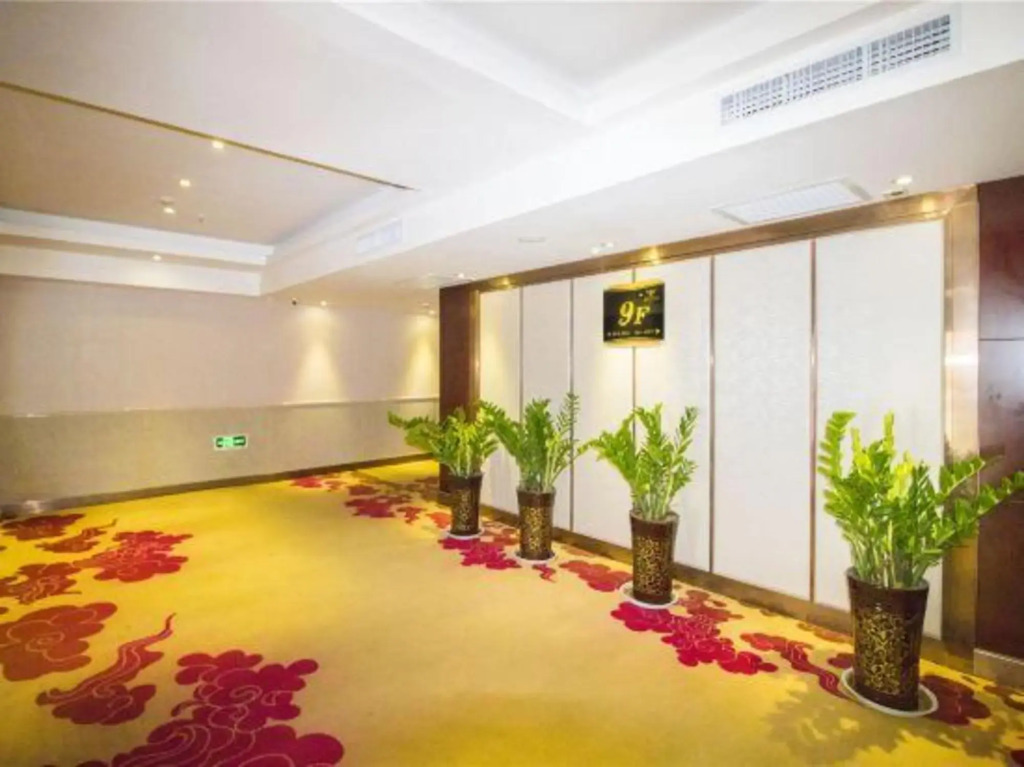 Junhao International Hotel (High-speed Railway North Station  Metro Station Branch)