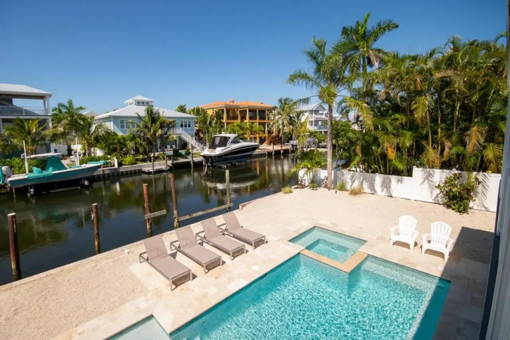 AMI Boathouse - 520 Loquat