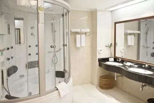 Four Seas Hotel