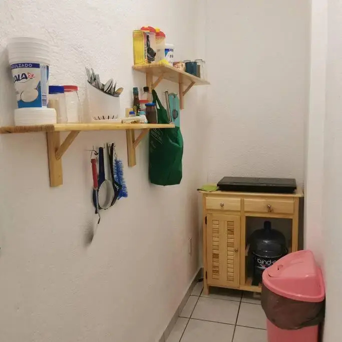 Lovely studio apartment with balcony AC & wi-fi, minutes from downtown!