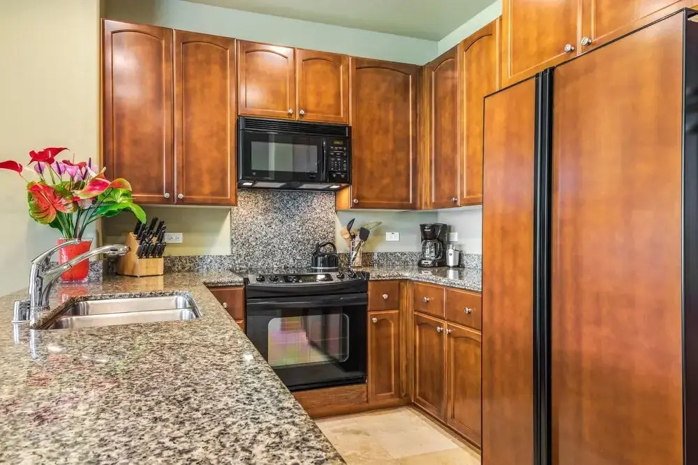 Beautifully Furnished - Hawaiian Villa - AC & Wifi! - Vrkcv