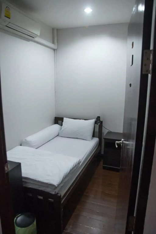 The Traveller Hostel - Adults Only