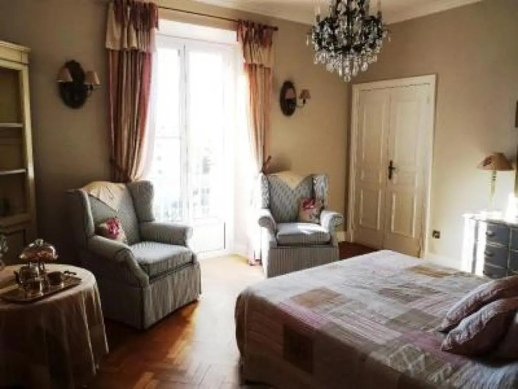 Charming 2 Bedroom apt in Central Cannes Walking Distance to Beaches Croisette and the Palais - 678