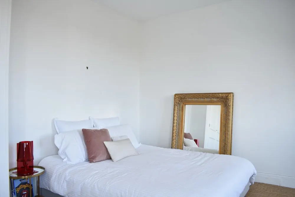 1 Bedroom Apartment Near Champs Elysee