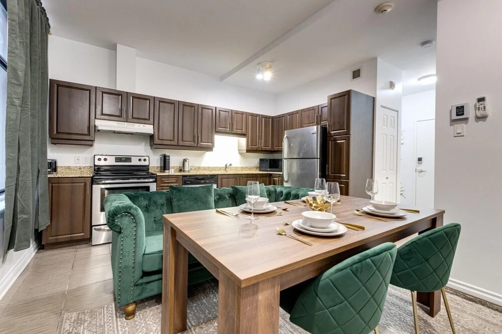 M11 Beautiful Cozy 2BR w AC Perfect Location