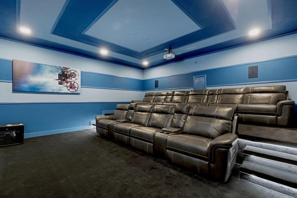 Sr019v: 8 Bed, Social Media, Minions, Pool, Shuffle Board