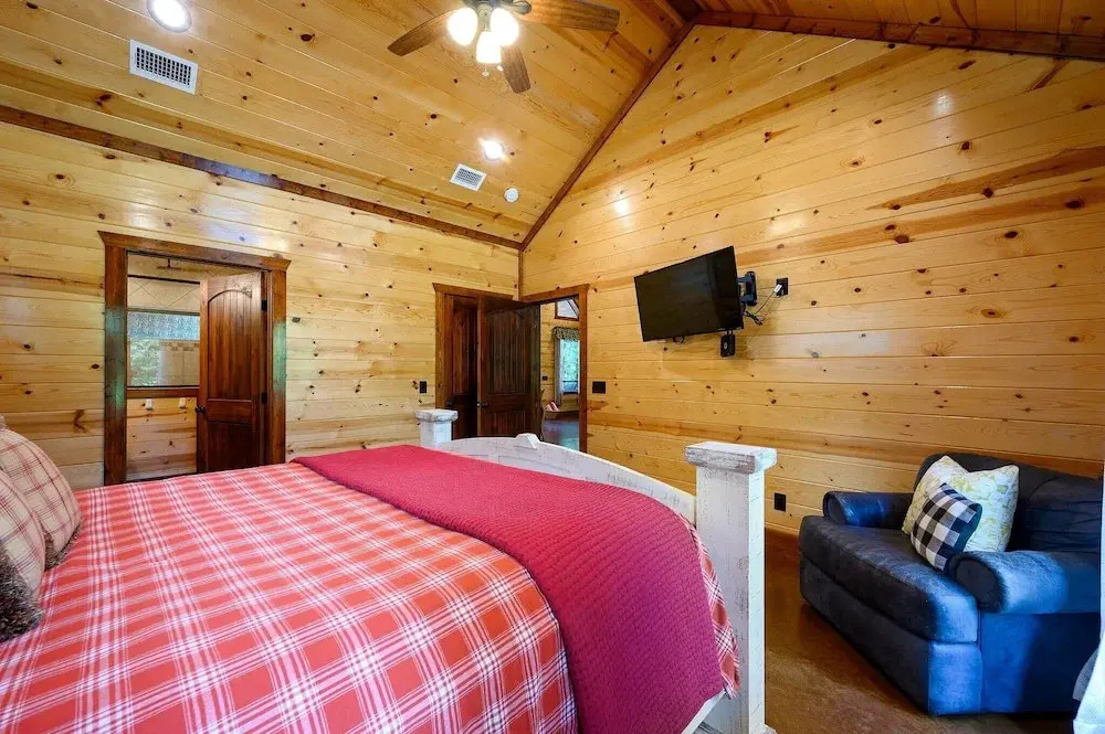 Majestic High - Cabin for 17