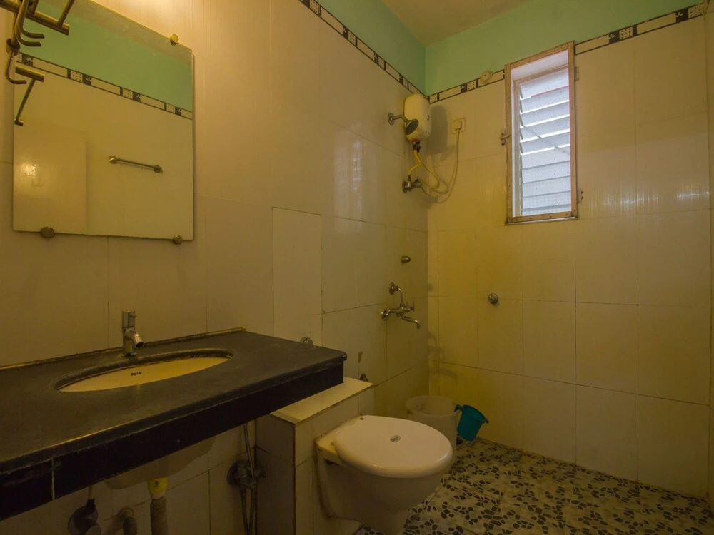 OYO 17028 Hotel Aviva Residency