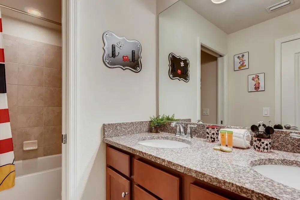 8843 GC Windsor at Westside Luxury 5 BR Townhome