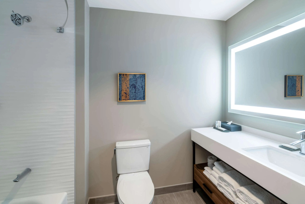 La Quinta Inn & Suites by Wyndham Nashville Downtown Stadium