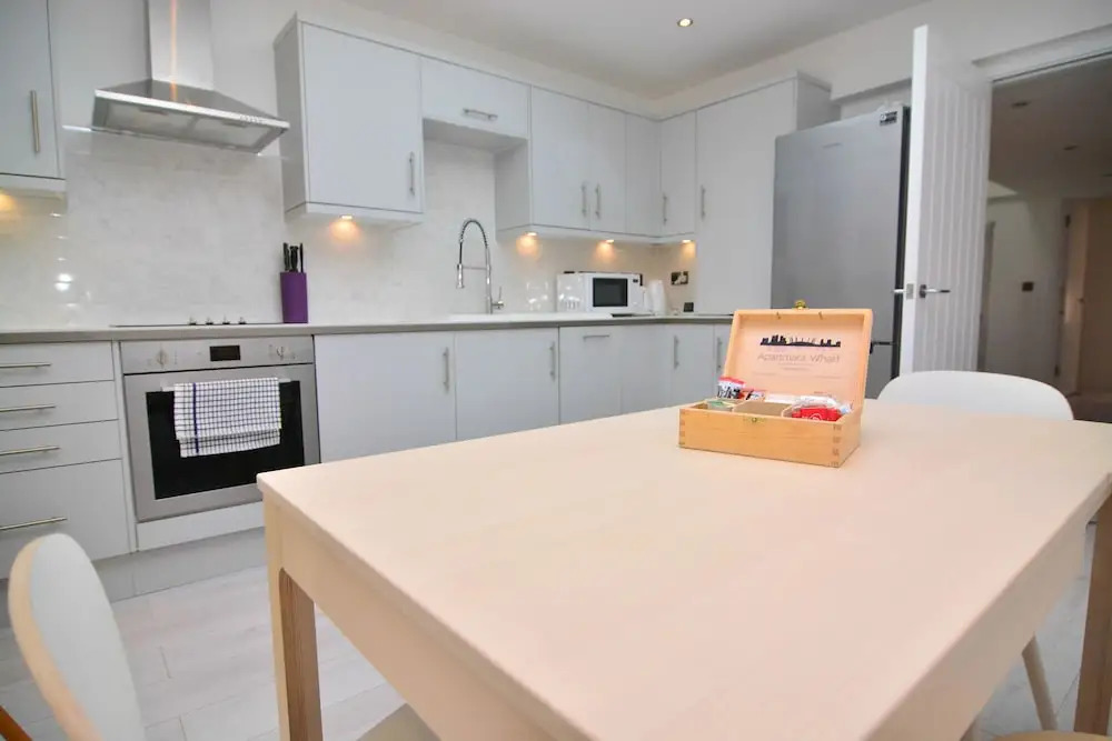 MACARENA WHARF Apartments