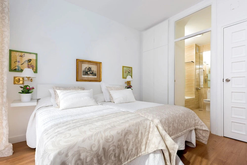 Wonderful Location in La Magdalena Square 2 BD Apartment With Great Views. San Pablo IV