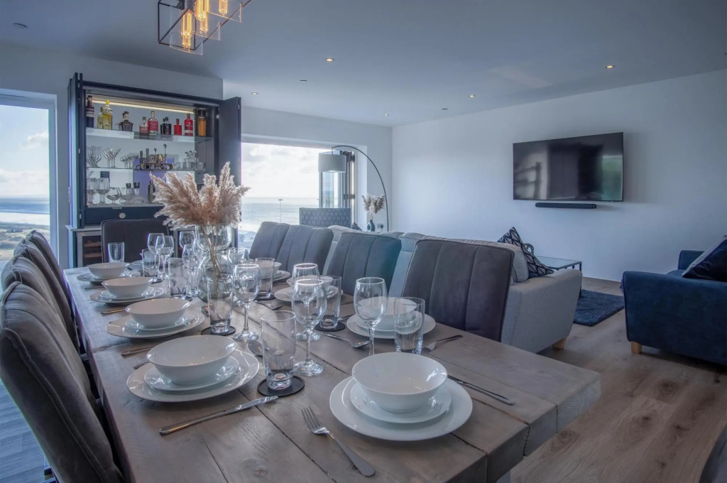 Sunrise - 5 Bedroom Holiday Home - Pendine