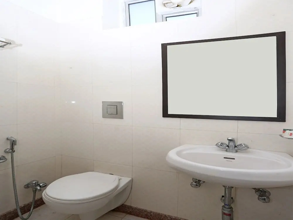 OYO 11484 Hotel Shivam