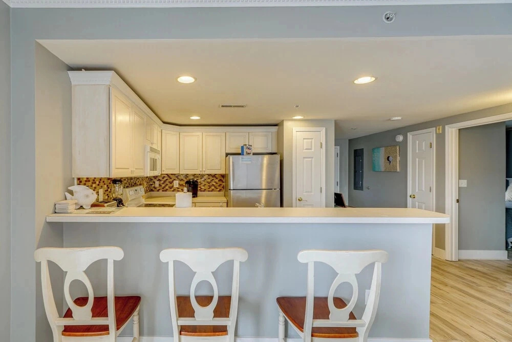 High Walkability, Pool Access! Ocean City Condo