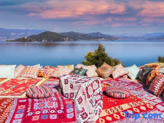 Lugu Lake Flower House Love Song Rongyi Lake View Hotel
