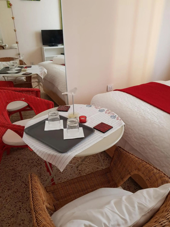 THE POPPIES Suite with Charm 100m Ocean! - Free Welcoming Cava - Smart TV - Mini Bar - Coffee & Tea