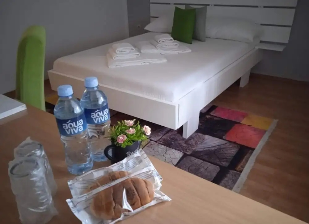 Villa Monera Apartments & Rooms & Free Garage