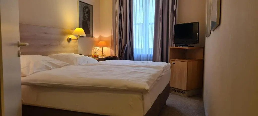 Hotel Garni "Am Ellinger Tor"