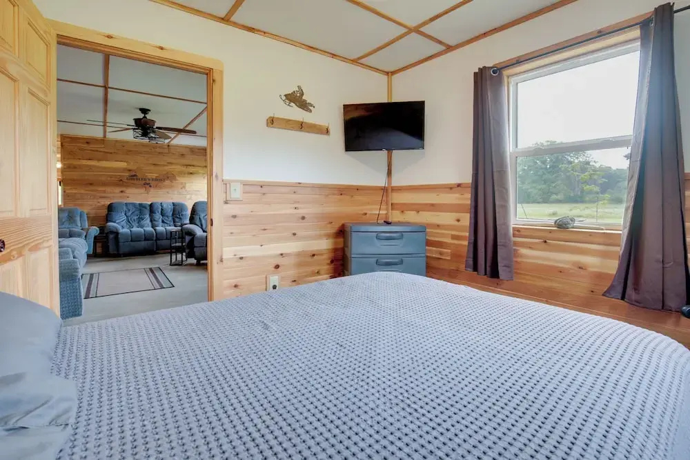 Toivola Home w/ Fire Pit: 8 Mi to Lake Superior!