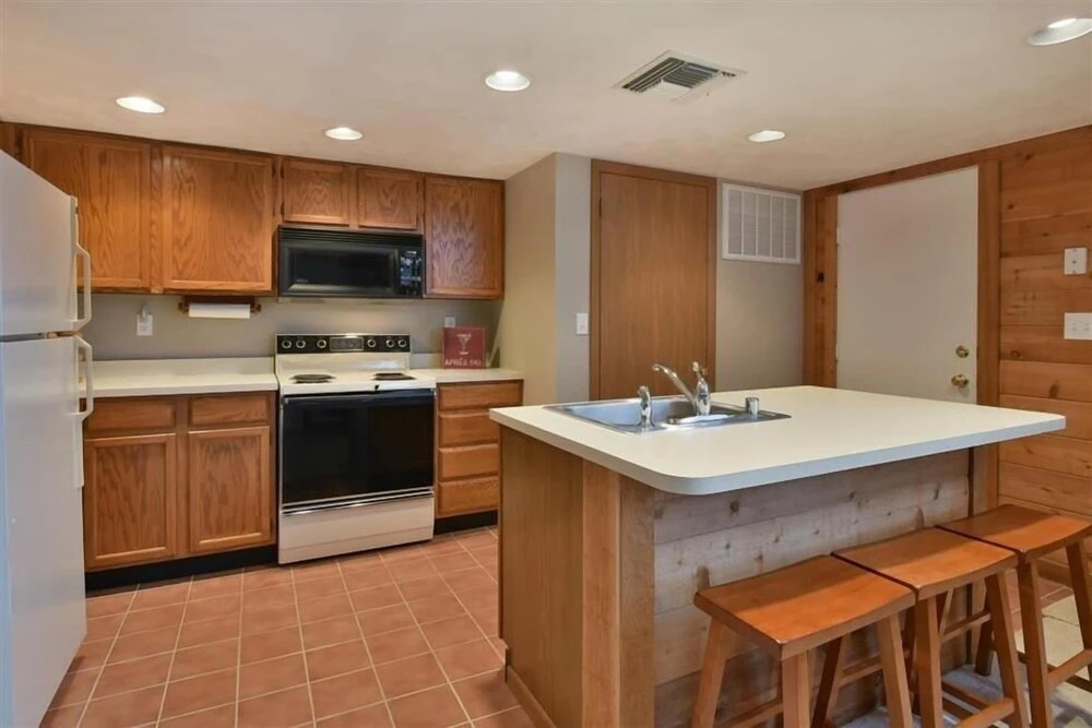 Seven Springs Sunridge 3 BR Condo, Sleeps 10! by RedAwning