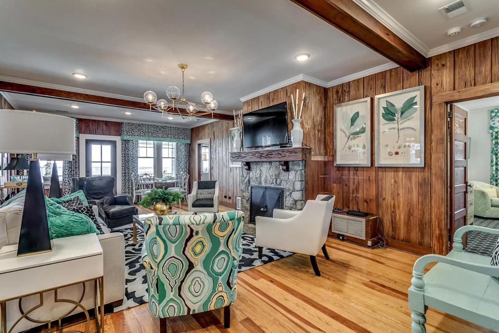 -Under The Sea (8 Bdrm / 7 Bath, Sleeps 22)