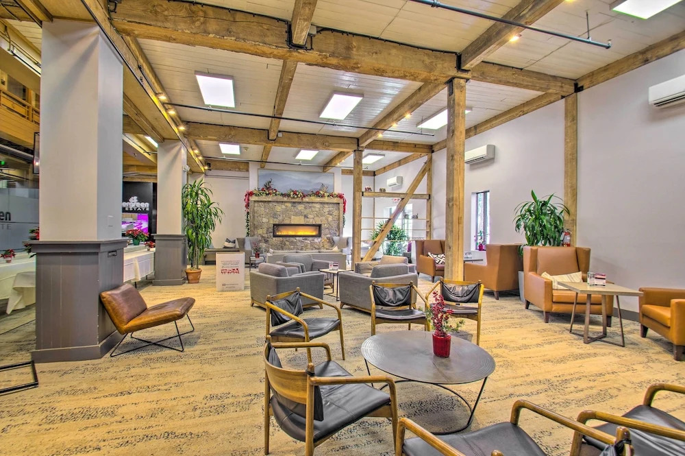 Snug Wintergreen Resort Studio: Ski In & Out!