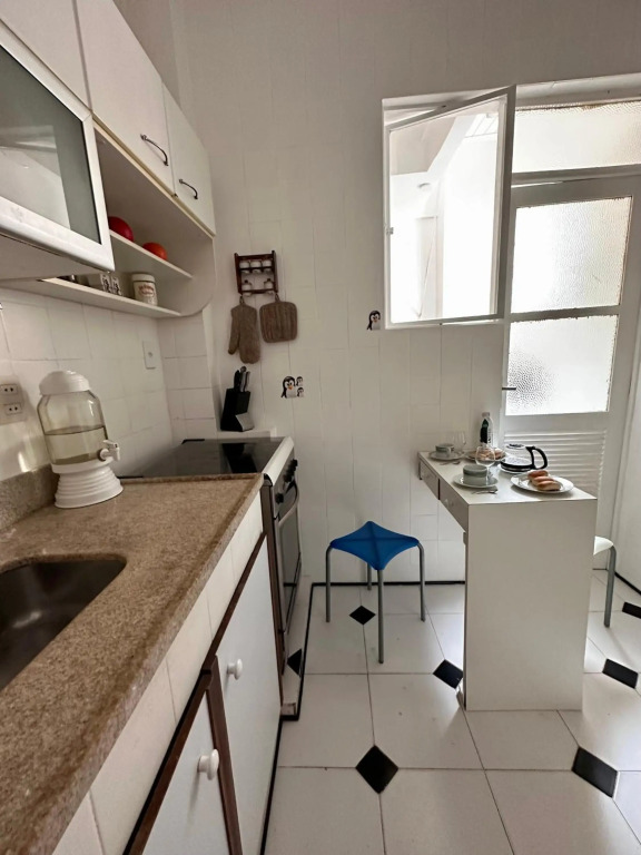 IPANEMA 2 quartos à 3 quadras da praia com garagem