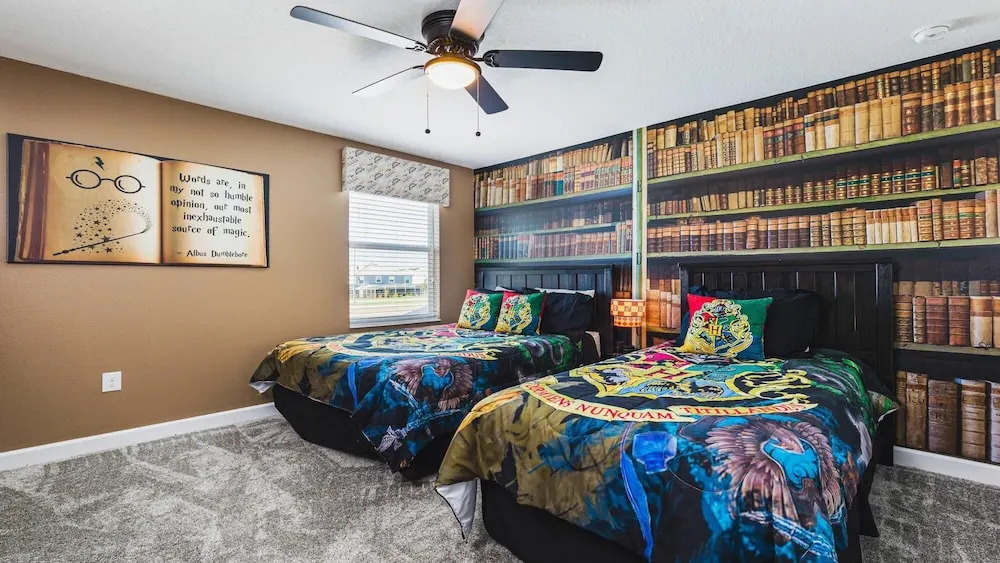 8BR Family Home w Pool Theatre Close to Disney