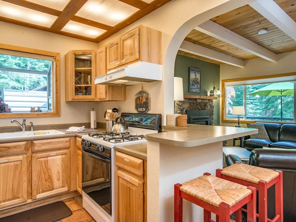 3br  In The Woods, Near Beach 3 Bedroom Cabin