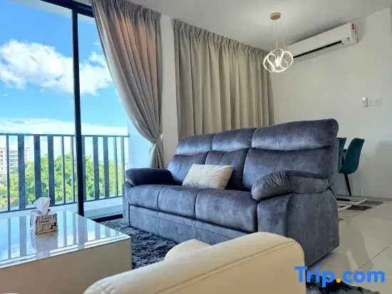 Jeff & Ricky Homestay@156 Tropic City View Condo