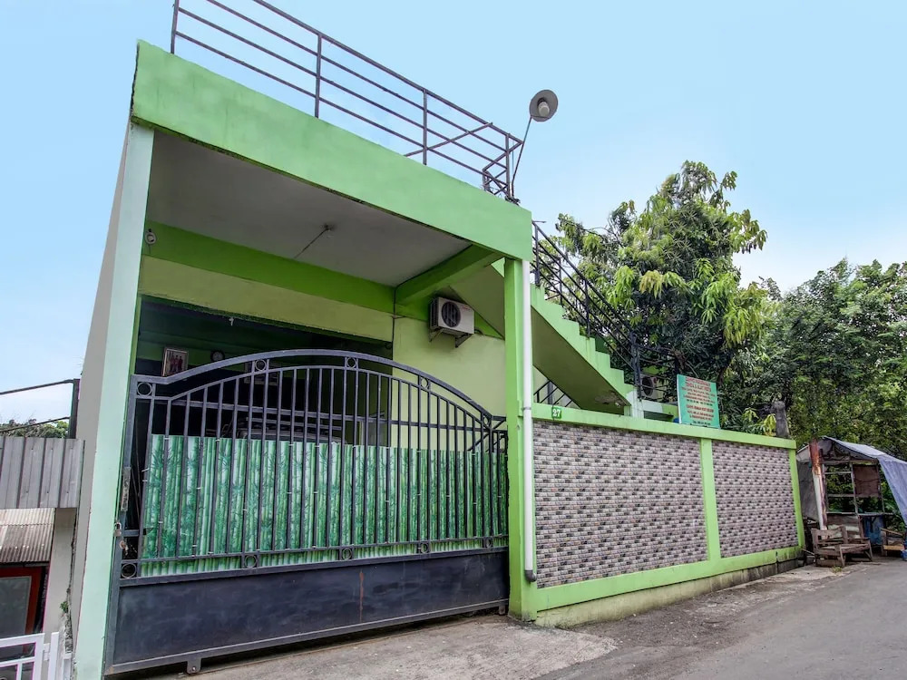 Hotel O Cahyo Kost 1