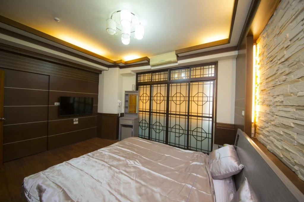 Book Hostel
