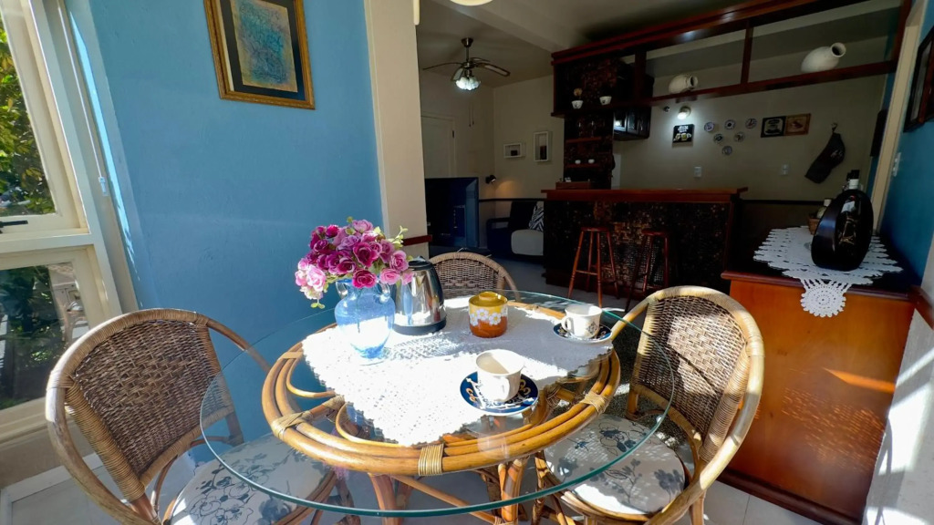 Apartamento Belo Jardim! Com LAREIRA 500 metros do LAGONEGRO, VISTA para Jardim em CONDOMINIO FECHAD0 com GARAGEM e Wi-Fi e PETFRIENDLY
