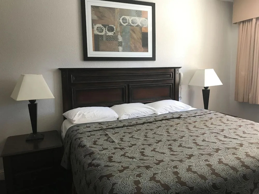 Apex Inn