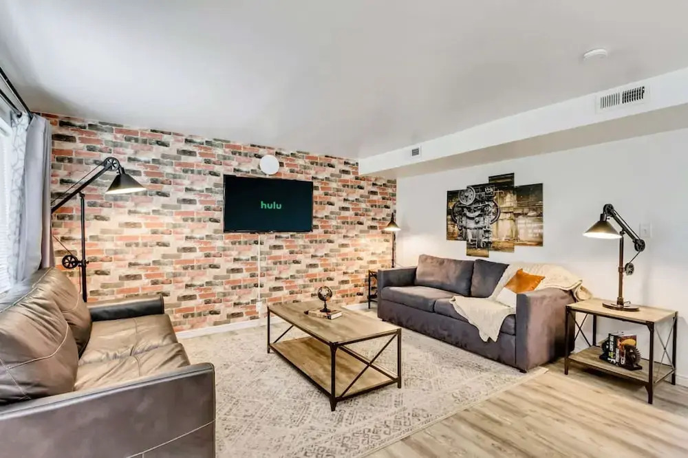 Charming 2BR w King Queen Close to SLC
