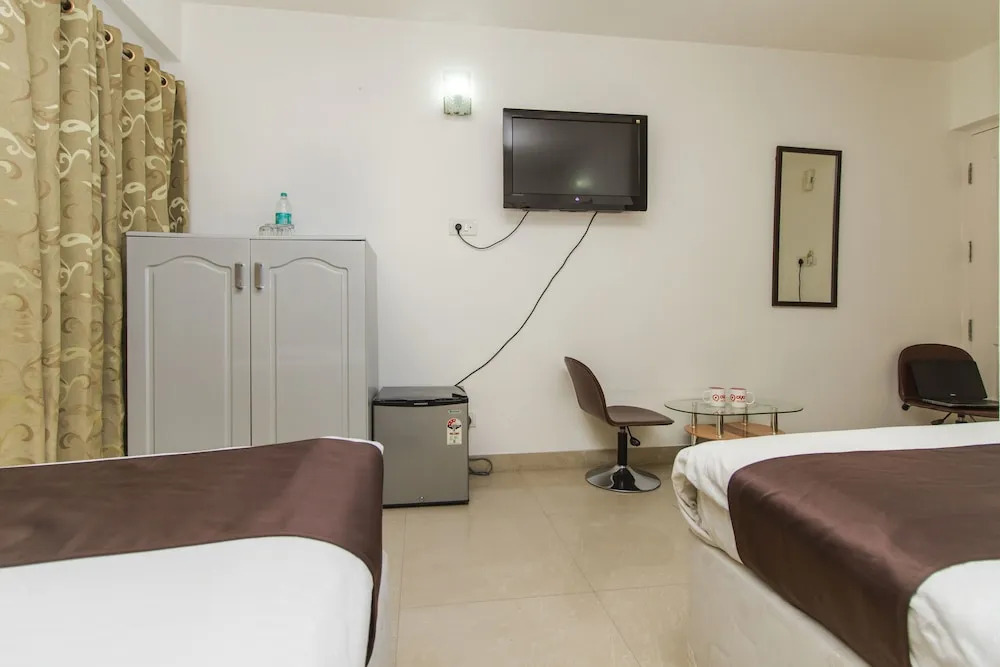 OYO 347 Hotel Fiesta Grand