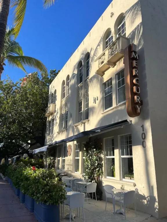 Apartments at 100 Collins
