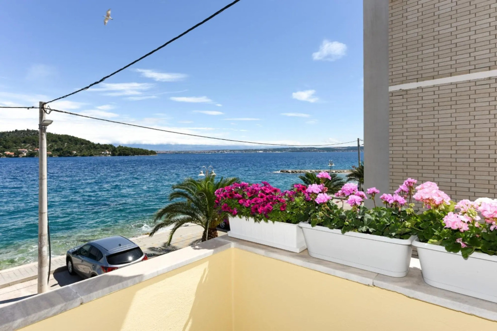 Kolt - 15 m From the sea - A1