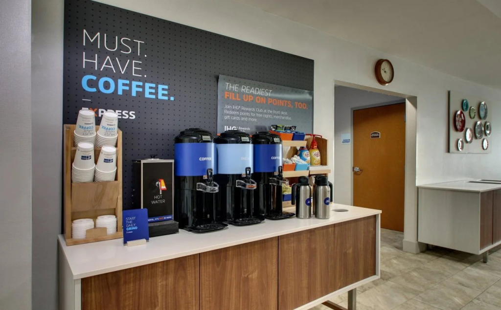 Holiday Inn Express Hotel & Suites Waukegan/Gurnee by IHG