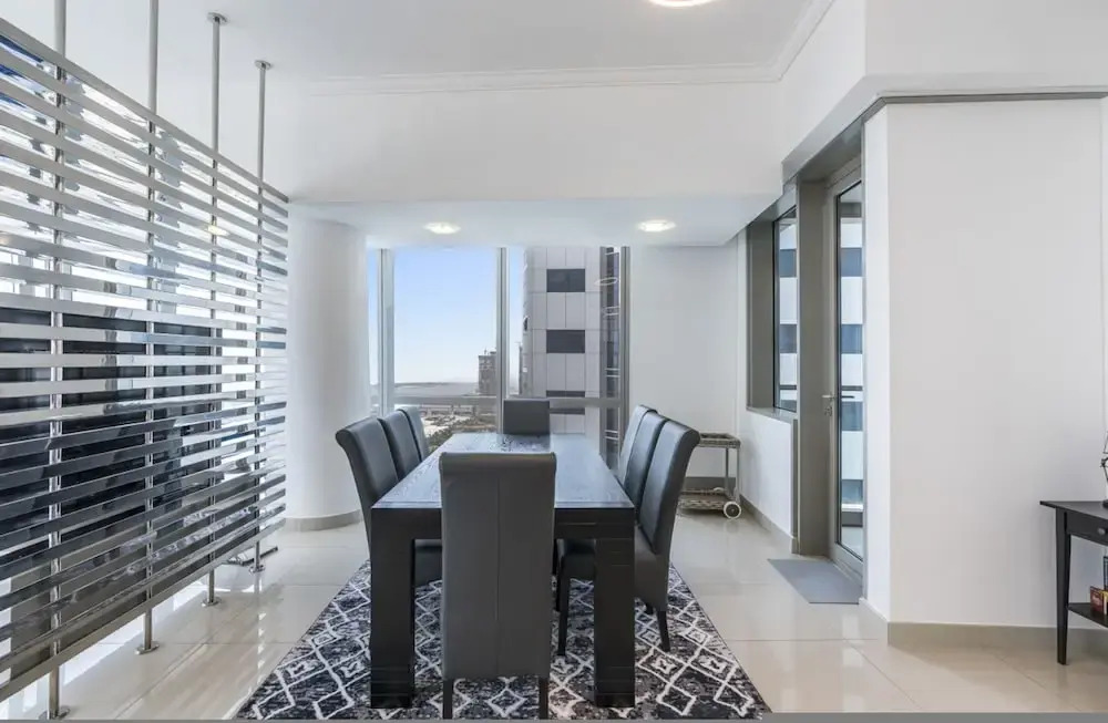 Luxury at Ocean Heights Views Dubai Marina 4 Beds Sleeps 8