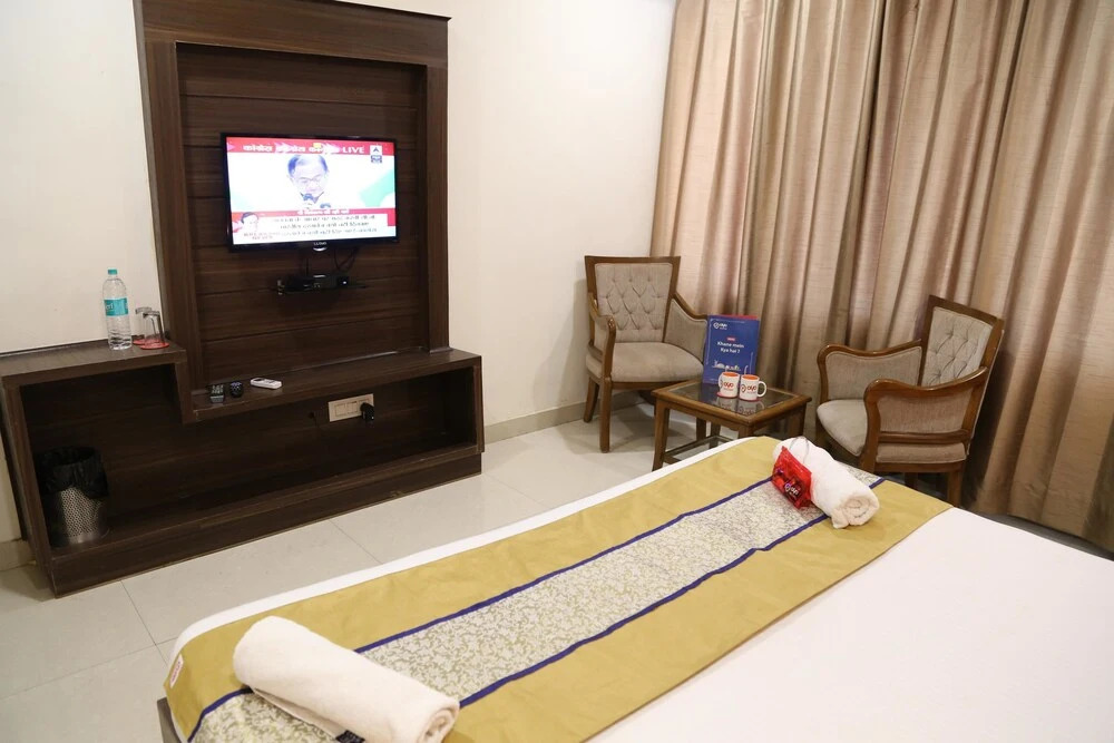 OYO 1344 Hotel Waves