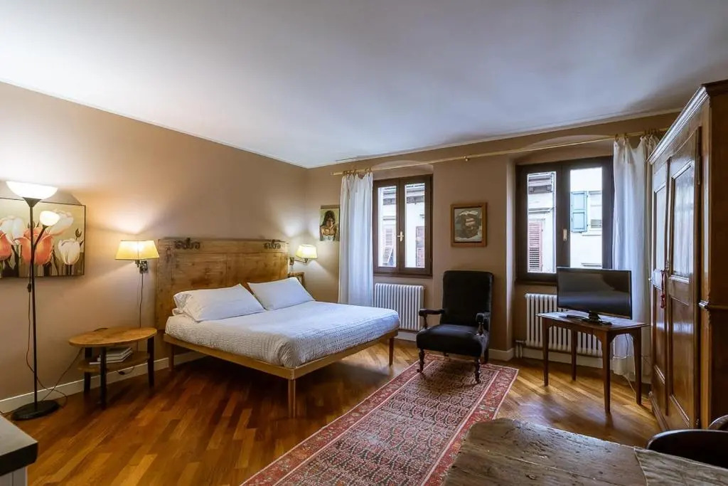 S. Trinità 18, Suites & Rooms