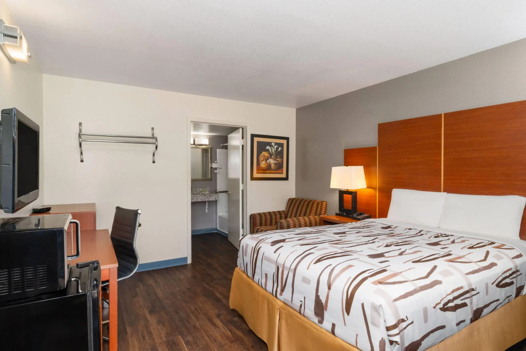 Travelodge by Wyndham Albuquerque West