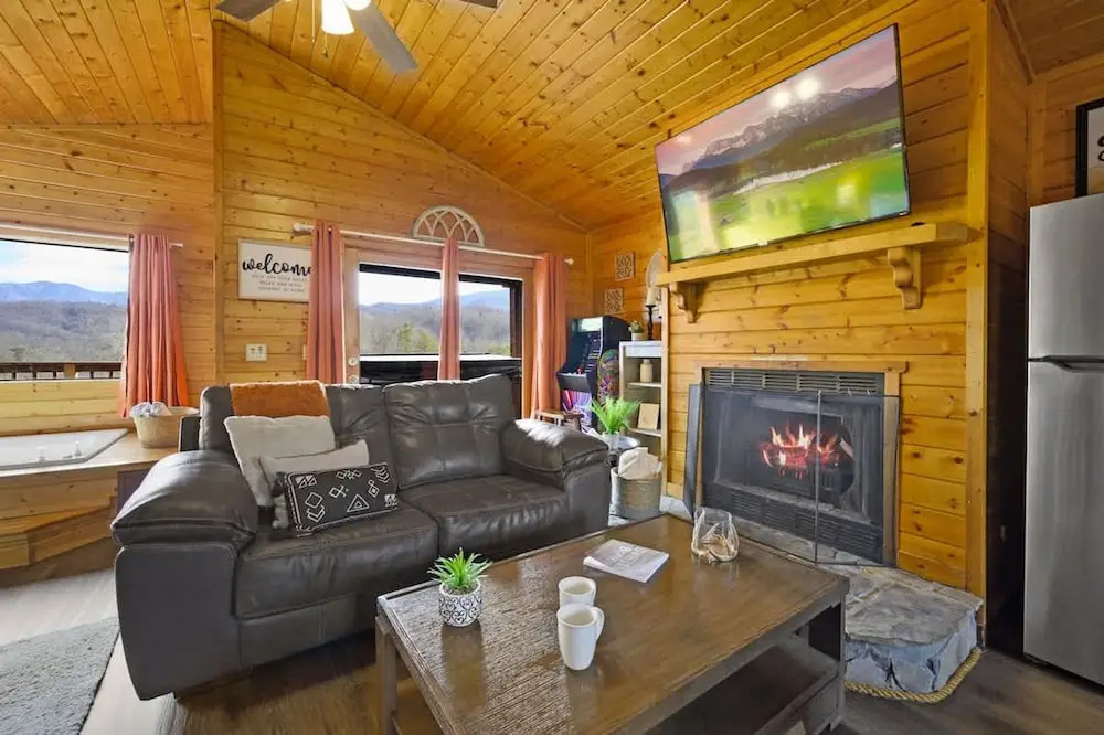 Great View Location Studio Log Cabin Hot Tub